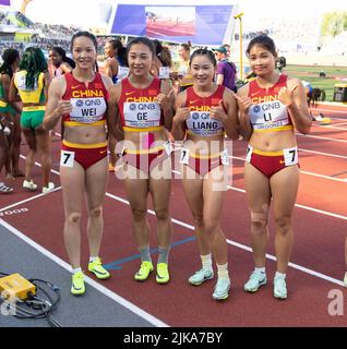 Yongli Wei, Manqi GE, Xiaojing Liang et He Li (CHN) en compétition dans les courses de femmes de 4x100m le huitième jour aux Championnats du monde d'athlétisme de Hayward Banque D'Images