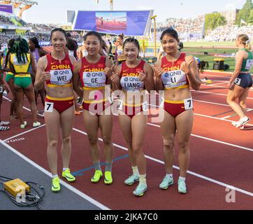 Yongli Wei, Manqi GE, Xiaojing Liang et He Li (CHN) en compétition dans les courses de femmes de 4x100m le huitième jour aux Championnats du monde d'athlétisme de Hayward Banque D'Images