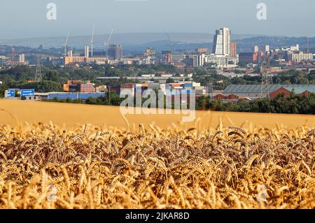 Vue sur le centre-ville de Leeds depuis Rothwell Banque D'Images