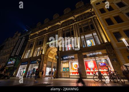 Leipzig, Allemagne - 02 juillet 2022: Entrée à la „Maedlerpassage“ et à la cave d'Auerbach. Il doit sa réputation mondiale au jeu de Goethe Faust. Malade Banque D'Images