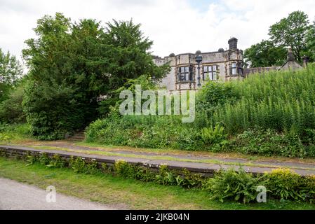 Ancienne gare près de Great Longstone et Thornbridge Hall sur le sentier de Monsal dans le Peak District, Derbyshire. Banque D'Images