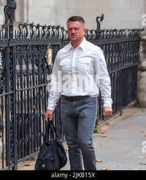 Londres, Angleterre, Royaume-Uni. 1st août 2022. Stephen YAXLEY-LENNON (TOMMY ROBINSON), fondateur et ancien chef de la Ligue de défense anglaise anti-Islam (EDL), arrive devant les cours royales de justice pour l'audition finale d'une affaire de diffamation contre lui intentée par un adolescent réfugié syrien Jamal Hijazi dans le centre de Londres. (Credit image: © Tayfun Salci/ZUMA Press Wire) Credit: ZUMA Press, Inc./Alay Live News Banque D'Images