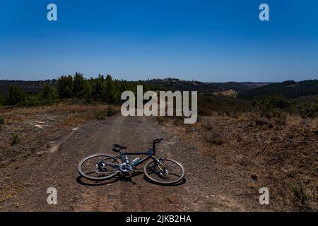 Vélo de gravier dans l'ouest de l'Algarve, Portugal Banque D'Images