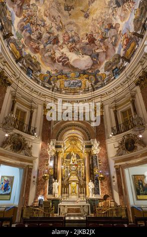 VALENCE, ESPAGNE - 14 FÉVRIER 2022 : la nef une fresque en coupole de l'église Basilique de la Mare de Deu dels Desamparats par Antonio Palomino (1701) Banque D'Images