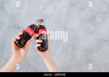 seau en verre coca-cola pour partager la boisson Banque D'Images