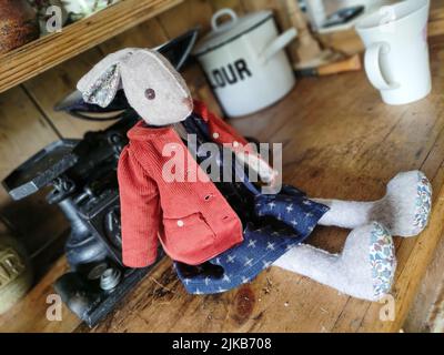 stuff vintage lapin fait à la main avec le tissu sur Banque D'Images