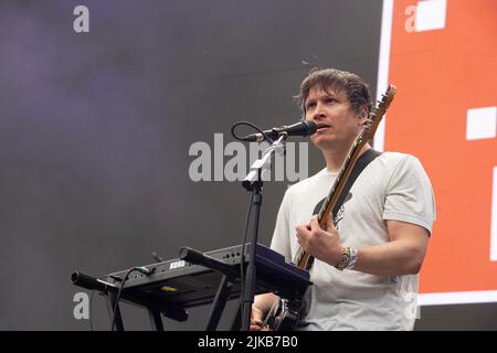 Les wombats jouent la scène principale à Kendal Calling. Samedi 30th juillet 2022 Banque D'Images