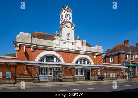 La gare de Tunbridge Wells sur Mount Pleasant Road, Tunbridge Wells, Kent, Angleterre, Royaume-Uni, Europe Banque D'Images