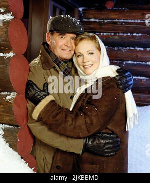 James Garner & Julie Andrews film: One Special Night (1999) personnages: Robert Woodward & Catherine Directeur: Roger Young 28 novembre 1999 **AVERTISSEMENT** cette photographie est à usage éditorial exclusif et est le droit d'auteur de CBS et/ou du photographe assigné par la Société de film ou de production et ne peut être reproduite que par des publications en conjonction avec la promotion du film ci-dessus. Un crédit obligatoire pour CBS est requis. Le photographe doit également être crédité lorsqu'il est connu. Aucune utilisation commerciale ne peut être accordée sans l'autorisation écrite de la Société du film. Banque D'Images