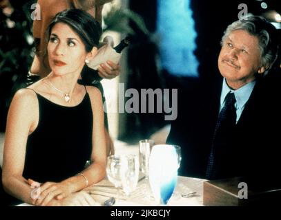 Barbara Williams & Charles Bronson film Family of Cops III : Under suspicion (TV- film) personnages : Kate Fein & Paul Fein CAN/USA 1999, réalisateur : Sheldon Larry 12 janvier 1999 **AVERTISSEMENT** cette photographie est à usage éditorial seulement et est la propriété de CBS et/ou du photographe assigné par le film ou la société de production et ne peut être reproduite que par des publications en liaison avec la promotion du film ci-dessus. Un crédit obligatoire à CBS est requis. Le photographe doit également être crédité lorsqu'il est connu. Aucune utilisation commerciale ne peut être accordée sans autorisation écrite de The film Company. Banque D'Images