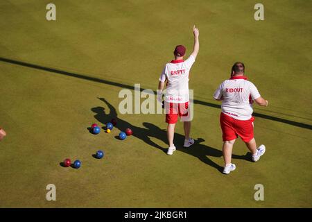 Des joueurs d'Angleterre en action lors de la demi-finale hommes-Triples entre l'Angleterre et le pays de Galles au parc Victoria le quatrième jour des Jeux du Commonwealth 2022 à Birmingham. Date de la photo: Lundi 1 août 2022. Banque D'Images