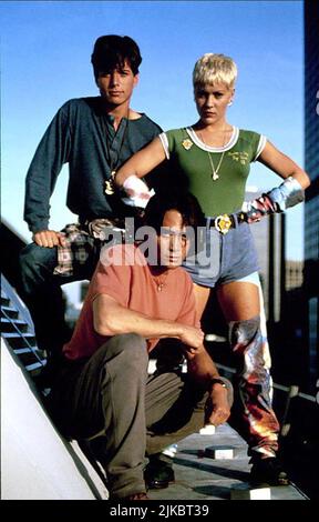 Scott Wolf, Mark Dacascos & Alyssa Milano film: Double Dragon: The Movie (USA 1994) personnages: Billy Lee, Jimmy Lee & Marian Delario, Directeur du Power corps : James Yukich 04 novembre 1994 **AVERTISSEMENT** cette photographie est destinée à un usage éditorial exclusif et est le droit d'auteur de GRAMERCY et/ou le photographe assigné par la Société du film ou de la production et ne peut être reproduite que par des publications dans le cadre de la promotion du film ci-dessus. Un crédit obligatoire pour GRAMERCY est requis. Le photographe doit également être crédité lorsqu'il est connu. Aucune utilisation commerciale ne peut être accordée sans autorisation écrite Banque D'Images