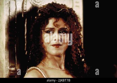 Bernadette Peters film The Odyssée (1997) personnages : Circe réalisateur : Andrei Konchalovsky 18 mai 1997 **AVERTISSEMENT** cette photographie est réservée à un usage éditorial et est la propriété de HALLMARK et/ou du photographe désigné par la société de production et ne peut être reproduite que par des publications en liaison avec la promotion du film ci-dessus. Un crédit obligatoire pour POINÇONNER est requis. Le photographe doit également être crédité lorsqu'il est connu. Aucune utilisation commerciale ne peut être accordée sans autorisation écrite de The film Company. Banque D'Images