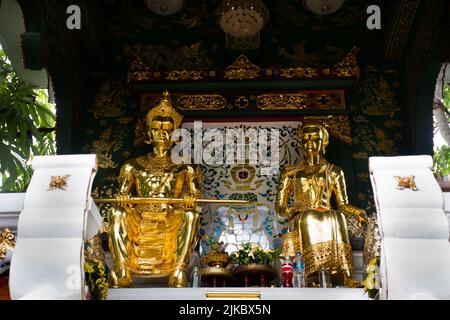 Ancienne statue du roi Mangrai du Royaume de Lanna ou antique monument du roi Mengrai de Ngoenyang pour les voyageurs thaïlandais visite et respect prière Banque D'Images