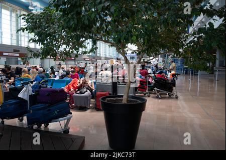 Aéroport de Marseille, France. Les passagers attendent leurs vols. Borne 1. Banque D'Images