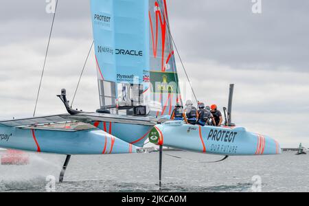 INEOS Team UK dirigé par Sir Ben Ainslie le dimanche jour 2 avec deux courses de flotte et la dernière course sur 31 juillet Grande Bretagne SailGP à Plymouth, Royaume-Uni le 31 juillet 2022. Photo de Phil Hutchinson. Utilisation éditoriale uniquement, licence requise pour une utilisation commerciale. Aucune utilisation dans les Paris, les jeux ou les publications d'un seul club/ligue/joueur. Crédit : UK Sports pics Ltd/Alay Live News Banque D'Images