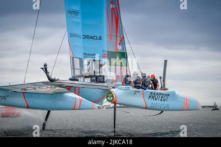 INEOS Team UK dirigé par Sir Ben Ainslie le dimanche jour 2 avec deux courses de flotte et la dernière course sur 31 juillet Grande Bretagne SailGP à Plymouth, Royaume-Uni le 31 juillet 2022. Photo de Phil Hutchinson. Utilisation éditoriale uniquement, licence requise pour une utilisation commerciale. Aucune utilisation dans les Paris, les jeux ou les publications d'un seul club/ligue/joueur. Crédit : UK Sports pics Ltd/Alay Live News Banque D'Images