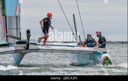 INEOS Team UK dirigé par Sir Ben Ainslie le dimanche jour 2 avec deux courses de flotte et la dernière course sur 31 juillet Grande Bretagne SailGP à Plymouth, Royaume-Uni le 31 juillet 2022. Photo de Phil Hutchinson. Utilisation éditoriale uniquement, licence requise pour une utilisation commerciale. Aucune utilisation dans les Paris, les jeux ou les publications d'un seul club/ligue/joueur. Crédit : UK Sports pics Ltd/Alay Live News Banque D'Images