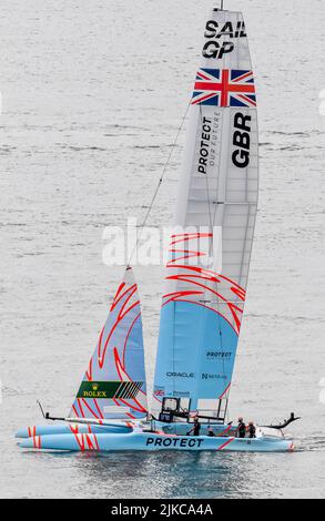 La duchesse de Cambridge rejoint l'équipe britannique d'Ineos dirigée par Sir Ben Ainslie pour la course du Commonwealth le dimanche jour 2 avec deux courses de flotte et la course finale sur 31 juillet Grande-Bretagne SailGP à Plymouth, Royaume-Uni le 31 juillet 2022. Photo de Phil Hutchinson. Utilisation éditoriale uniquement, licence requise pour une utilisation commerciale. Aucune utilisation dans les Paris, les jeux ou les publications d'un seul club/ligue/joueur. Crédit : UK Sports pics Ltd/Alay Live News Banque D'Images