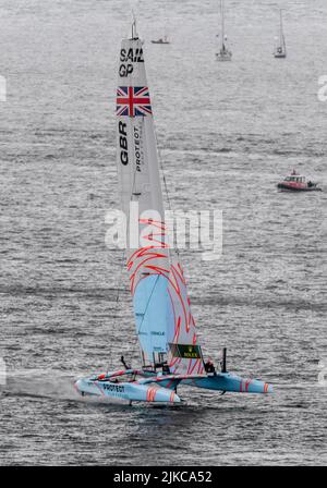 La duchesse de Cambridge rejoint l'équipe britannique d'Ineos dirigée par Sir Ben Ainslie pour la course du Commonwealth le dimanche jour 2 avec deux courses de flotte et la course finale sur 31 juillet Grande-Bretagne SailGP à Plymouth, Royaume-Uni le 31 juillet 2022. Photo de Phil Hutchinson. Utilisation éditoriale uniquement, licence requise pour une utilisation commerciale. Aucune utilisation dans les Paris, les jeux ou les publications d'un seul club/ligue/joueur. Crédit : UK Sports pics Ltd/Alay Live News Banque D'Images