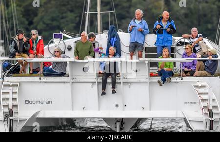 Spectateurs sur l'eau pour le dimanche jour 2 avec deux courses de la flotte et la course finale sur 31 juillet Grande-Bretagne SailGP à Plymouth, Royaume-Uni le 31 juillet 2022. Photo de Phil Hutchinson. Utilisation éditoriale uniquement, licence requise pour une utilisation commerciale. Aucune utilisation dans les Paris, les jeux ou les publications d'un seul club/ligue/joueur. Crédit : UK Sports pics Ltd/Alay Live News Banque D'Images