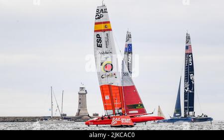 France Helmed par Quentin Delapierre, médaillé d'or olympique, L'équipe américaine, hélitrisée par Jimmy Spithill, légende de la coupe AmericaÕs, et l'Espagne, est broquée par une étoile montante de la voile espagnole Jordi Xammar le dimanche jour 2 avec deux courses de la flotte et la dernière course sur 31 juillet Grand Bretagne SailGP à Plymouth, Royaume-Uni, le 31 juillet 2022. Photo de Phil Hutchinson. Utilisation éditoriale uniquement, licence requise pour une utilisation commerciale. Aucune utilisation dans les Paris, les jeux ou les publications d'un seul club/ligue/joueur. Crédit : UK Sports pics Ltd/Alay Live News Banque D'Images