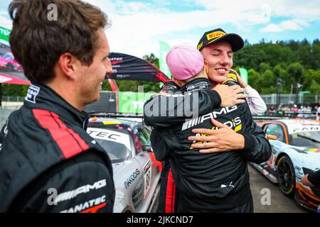 88 AMG Team AKKODIS ASP, Mercedes-AMG GT3 de Raffaele MARCIELLO, Daniel JUNCADELLA, Jules GOUNON, célébrant la victoire pendant les TotalEnergies 24 heures de Spa 2022, 7th tour du Fanatec GT World Challenge Europe 2022 Powered by AWS, de 27 juillet au 31, 2021 sur le circuit de Spa-Francorchamps, à Stavelot, Belgique - photo: Florent Gooden / DPPI/DPPI/LiveMedia Banque D'Images