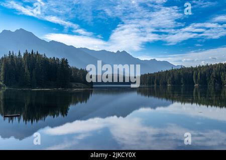 Heure du matin au lac Johnson dans le parc national Banff Alberta Canada Banque D'Images