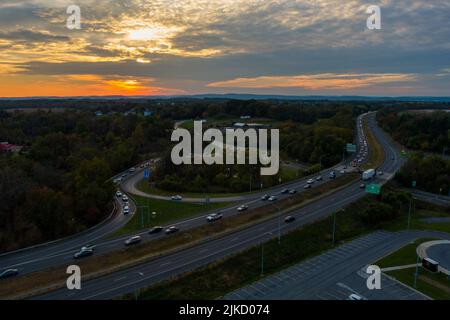 Antenne en fin d'après-midi de l'Interstate 270 sur la MD route 80 (Fingerboard Rd). Le trafic en direction du sud a pris de l'ampleur malgré un nouveau système de mesure, qui fait partie d'un $13 Banque D'Images