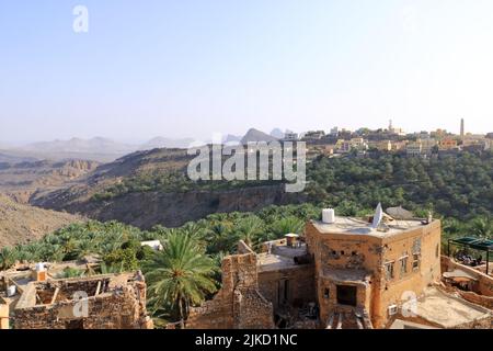 Vue sur le village de montagne Misfat Al Abriyeen dans le Sultanat d'Oman Banque D'Images