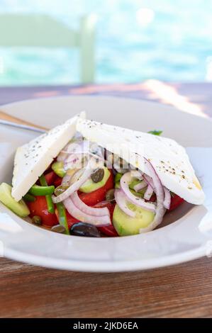 Salade grecque traditionnelle, Grèce Banque D'Images