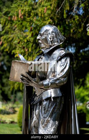 La statue métallique de William Shakespeare se trouve dans le parc, près du théâtre du festival. Stratford Ontario Canada. Banque D'Images