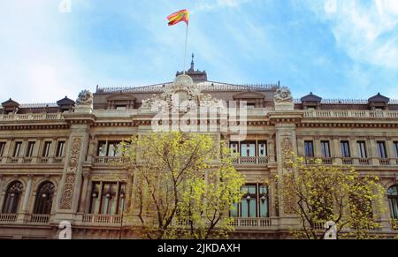 Drapeau de l'Espagne sur l'ancien bâtiment Banque D'Images