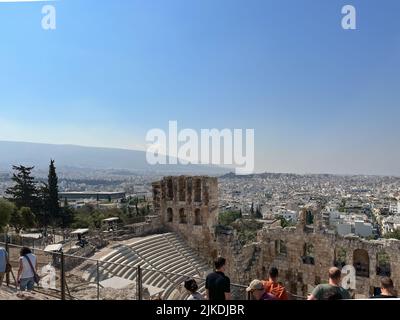 ATHÈNES, GRÈCE - 14 MAI 2022: Théâtre ancien en un jour d'été à Acropolis Grèce, Athnes Banque D'Images