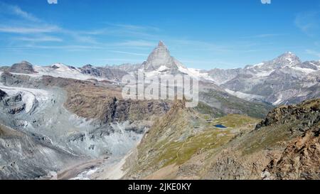 Vue aérienne du Gornergrat, Suisse, représentant les montagnes proches de Zermatt et du célèbre Cervin. Banque D'Images
