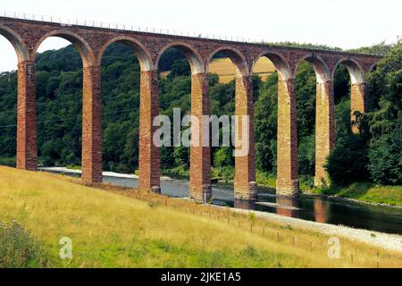 Viaduc de Leaderfoot au-dessus de la rivière Tweed, Melrose, frontières écossaises, Écosse, Royaume-Uni Banque D'Images