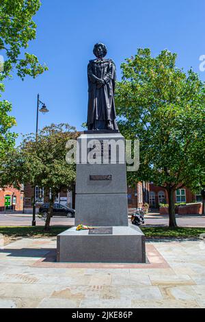 GRANTHAM, ANGLETERRE- 26 juin 2022 : statue de Margaret Thatcher dans son lieu de naissance de Grantham Banque D'Images