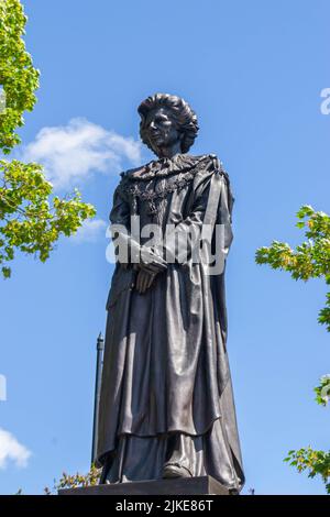 GRANTHAM, ANGLETERRE- 26 juin 2022 : statue de Margaret Thatcher dans son lieu de naissance de Grantham Banque D'Images