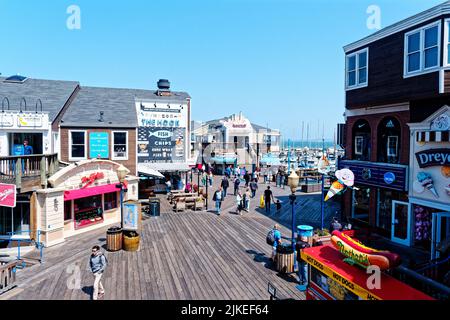 SAN FRANCISCO, CALIFORNIE - 25 avril 2022 : San Francisco est la 13th ville la plus peuplée des États-Unis, connue pour ses étés frais, son brouillard, son roulement Banque D'Images