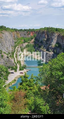 Une photo aérienne verticale de la carrière de la Grande Amérique en République tchèque Banque D'Images