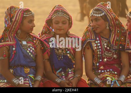 Chennai, Tamilnadu, Inde - 26 janvier 2020 : élèves de l'école portant des costumes colorés et présentant leur art et célébrant à l'occasion de l'Indien Banque D'Images