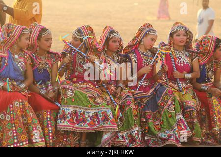 Chennai, Tamilnadu, Inde - 26 janvier 2020 : élèves de l'école portant des costumes colorés et présentant leur art et célébrant à l'occasion de l'Indien Banque D'Images