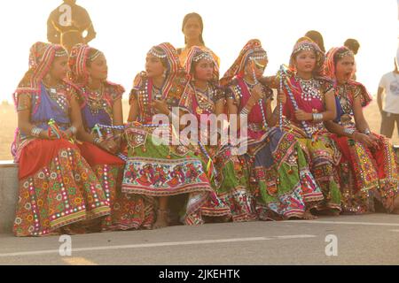 Chennai, Tamilnadu, Inde - 26 janvier 2020 : élèves de l'école portant des costumes colorés et présentant leur art et célébrant à l'occasion de l'Indien Banque D'Images