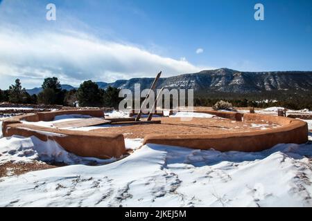 Kiva des anciennes ruines indiennes de Pueblo, parc national historique de Pecos Nouveau-Mexique Banque D'Images