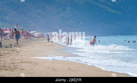 Alanya plage de sable et de ciel. Vue sur le paysage de la plage en été. Espace de plage. À Alanya, Antalya, Turquie Banque D'Images