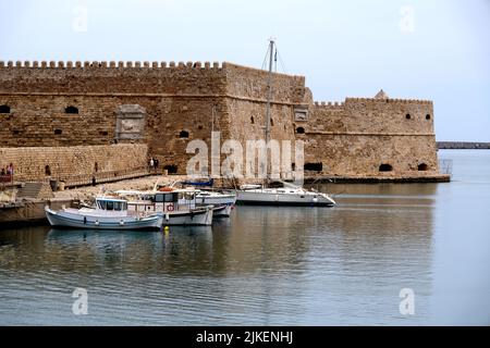 Forteresse et port dans le port d'Héraklion en Crète Grèce Banque D'Images