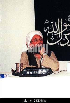 Photo du dossier datée du 1 mai 1998 de Jamkha-Afghanistan, 01/05/1998. Ayman al-Zawahiri, à droite d'Oussama Ben Laden à Jamkha, en Afghanistan. Zawahiri a été tué dimanche dans une opération de lutte contre le terrorisme menée par la CIA à Kaboul, la capitale afghane. M. Biden a déclaré que Zawahiri avait "tracé une trace de meurtre et de violence contre les citoyens américains". « Maintenant, la justice a été rendue et ce leader terroriste n'est plus », a-t-il ajouté. Zawahiri a pris le contrôle d'Al-Qaïda après la mort d'Oussama Ben Laden en 2011. Lui et Ben Laden ont rassemblé les 9/11 attaques et il était l'un des « terros le plus recherché » des États-Unis Banque D'Images