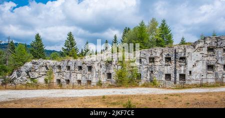 Forteresse de Busa Verle. Il a été construit avant la première Guerre mondiale et est situé près du col de Vezzena, à une altitude de 1 504 M. a.s.l. - Le nord de l'Italie. Banque D'Images