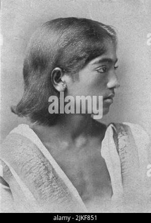 Portrait noir et blanc vintage du philosophe indien Jiddu Krishnamurti en 1910, tiré du livre aux pieds du Maître Banque D'Images