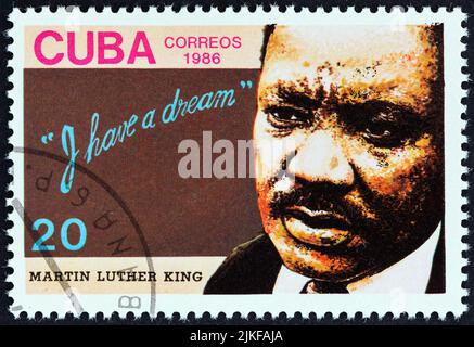 CUBA - VERS 1986 : un timbre imprimé à Cuba pour l'anniversaire de la mort de 18th montre le militant des droits de l'homme Martin Luther King. Banque D'Images